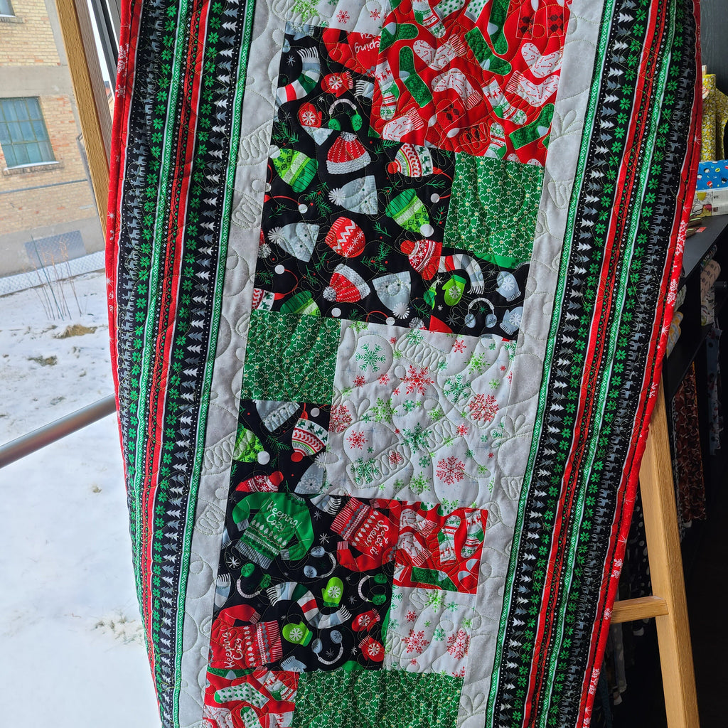 Season's Greetings - Villa Rosa Designs - Table Runner Kit